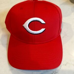 Cincinnati Reds Hat OSFM. NWT.   350 Home Hat.  Team MLB.
